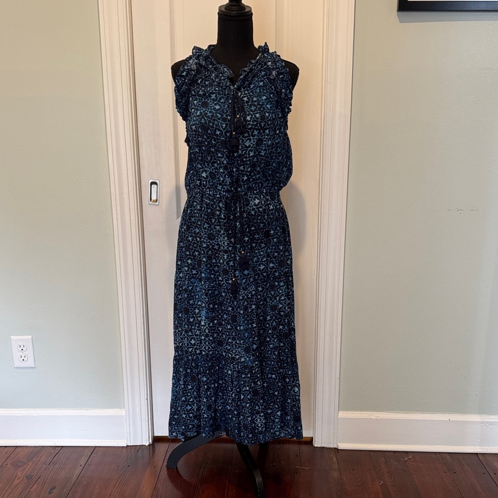 Chic Navy Floral Maxi Dress